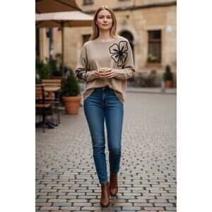 NWT LIV Milano S beige Sweater Embroidery Floral